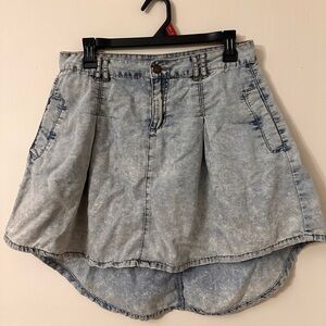 Adam Levine Light Acid Wash Denim Skort